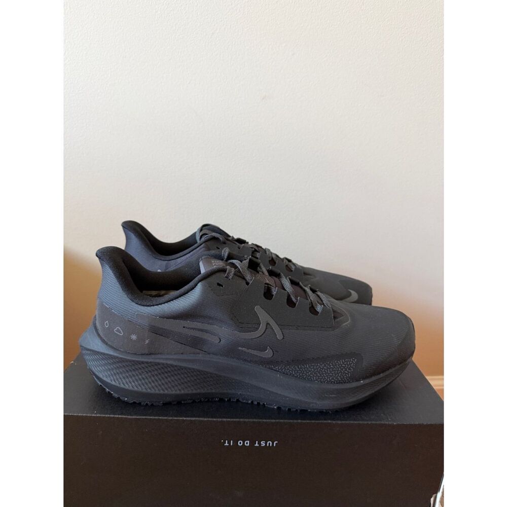 Nike Air Zoom Pegasus Shield Black DO7626-001 Women’s Size 10.5